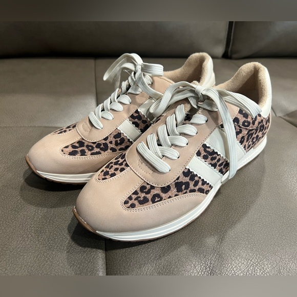 DV by Dolce Vita leopard shoes-8-new - Picture 2 of 5